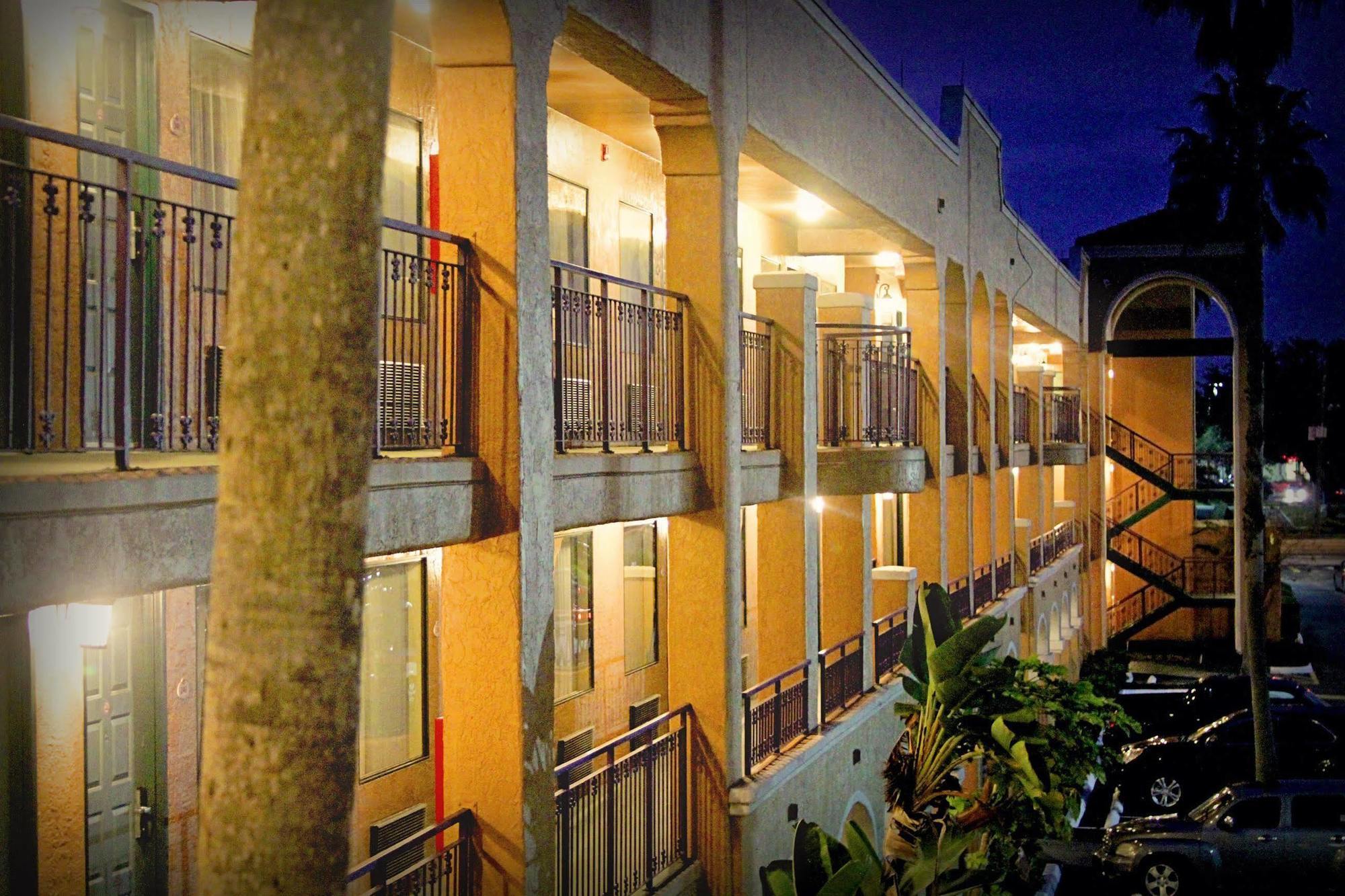 Ramada By Wyndham Kissimmee Downtown Hotel Ngoại thất bức ảnh